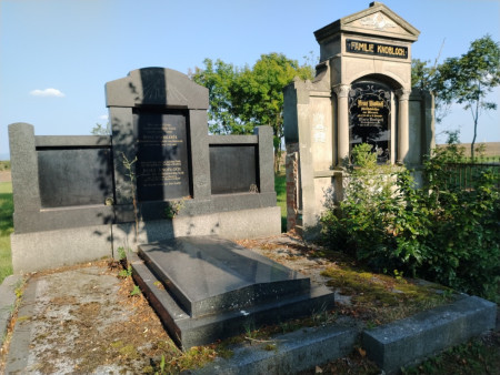 hroby Knoblochů